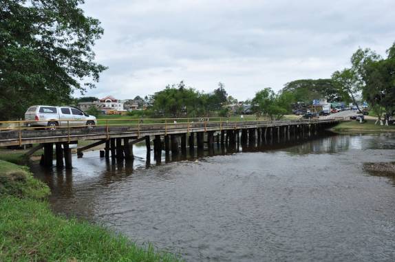 Ponte que dá acesso à San Ignacio, em Belize